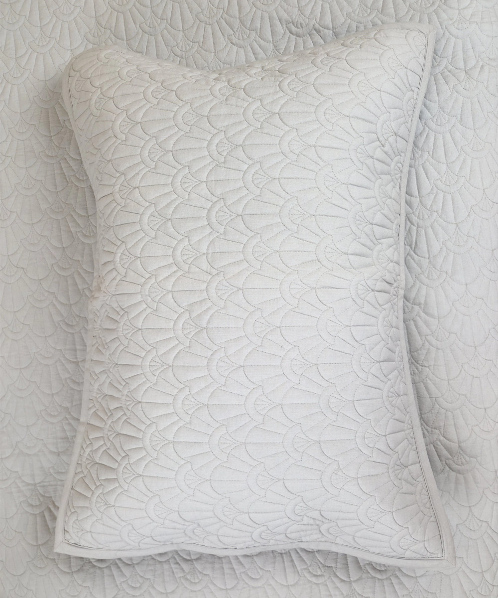 Light Grey Arc Floral Pattern Quilted King Bedcover with 2 pillow covers