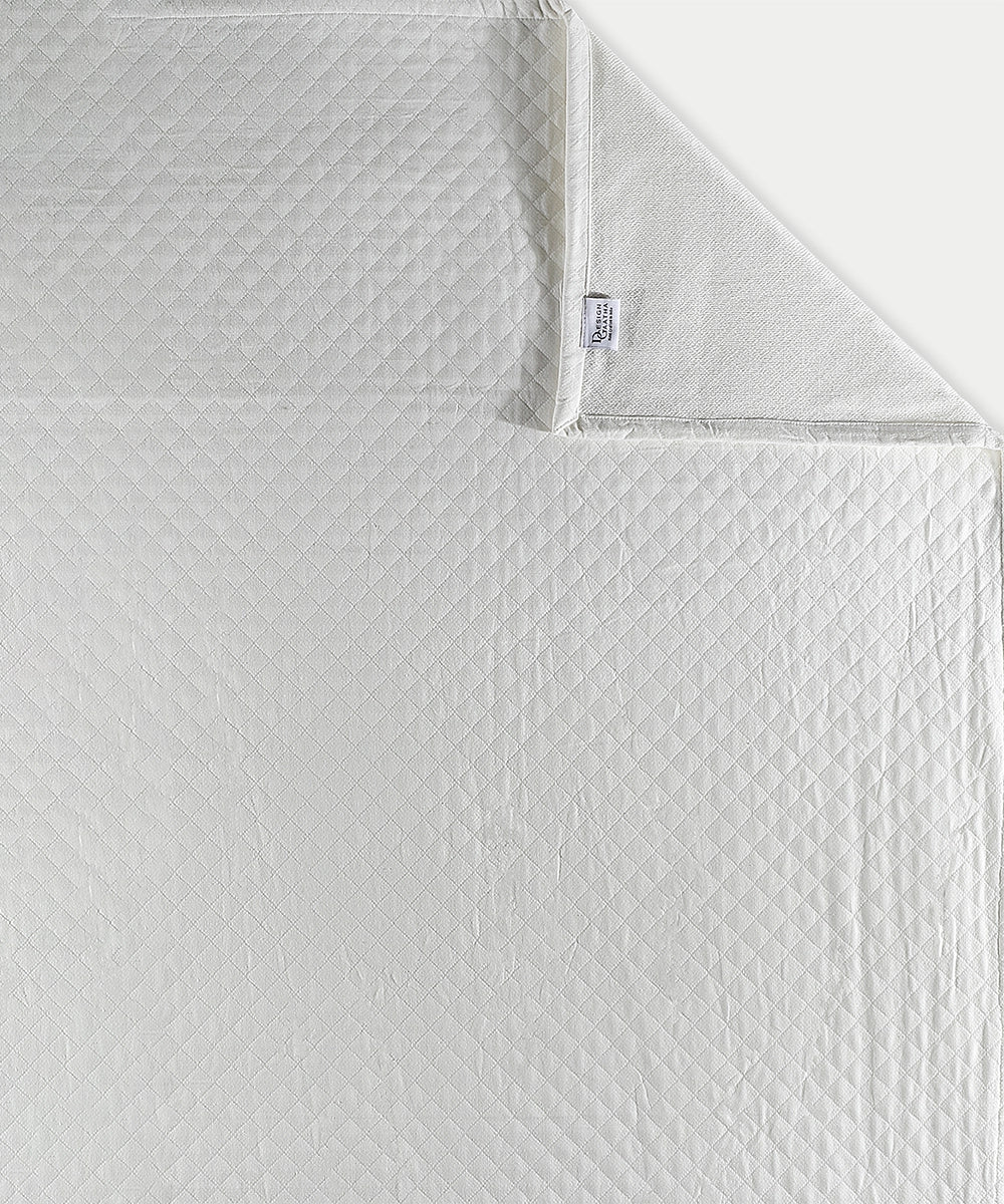 Off White Cotton Matelassé Jacquard King Bedcover with 2 Pillow Covers