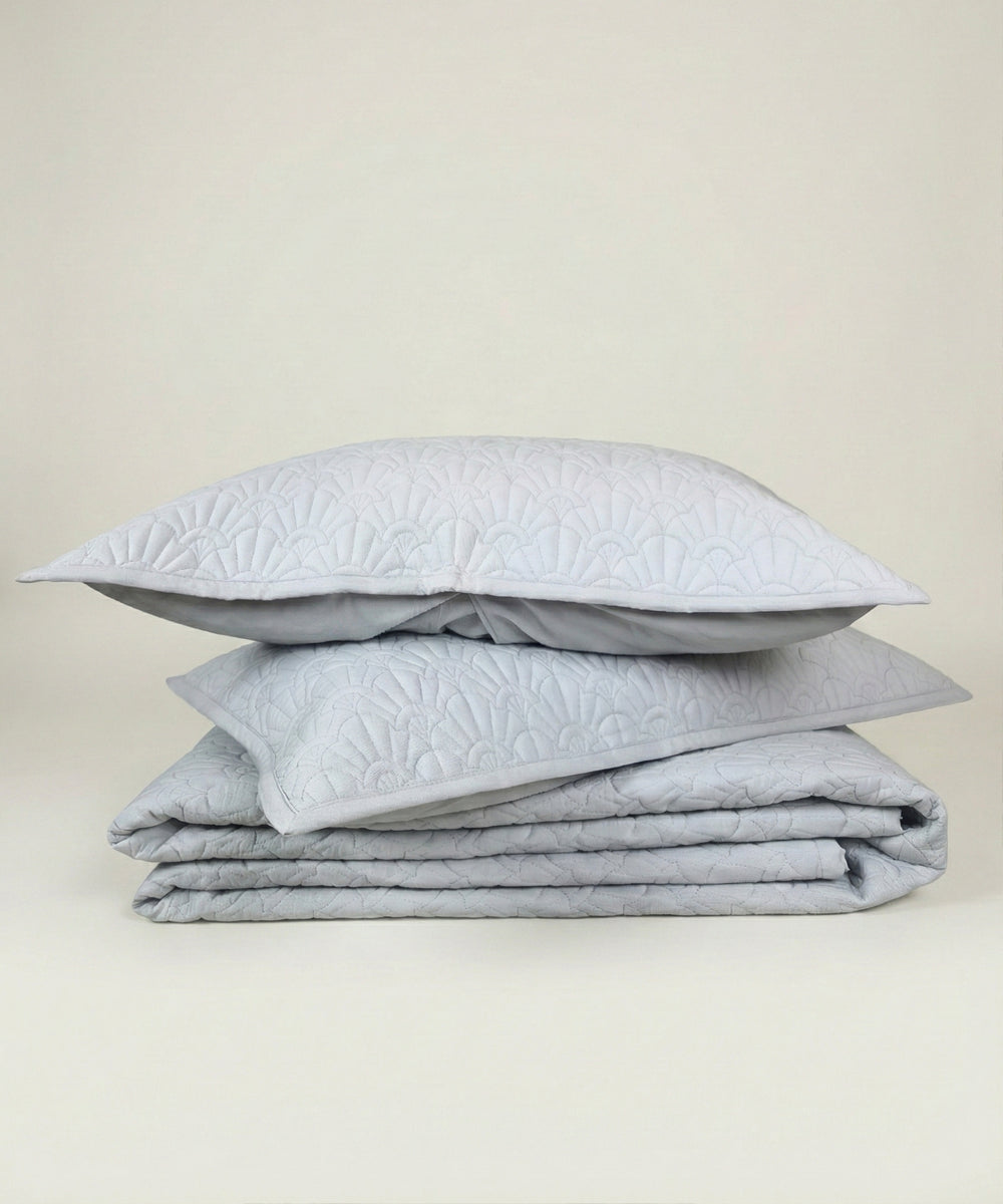 Light Grey Arc Floral Pattern Quilted King Bedcover with 2 pillow covers
