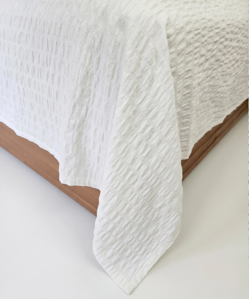 White Jacquard Bedcover with 2 pcs Mint Green Lace Pillow Covers